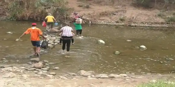 Maduro pide denunciar a «trocheros» ante aumento de casos de COVID-19