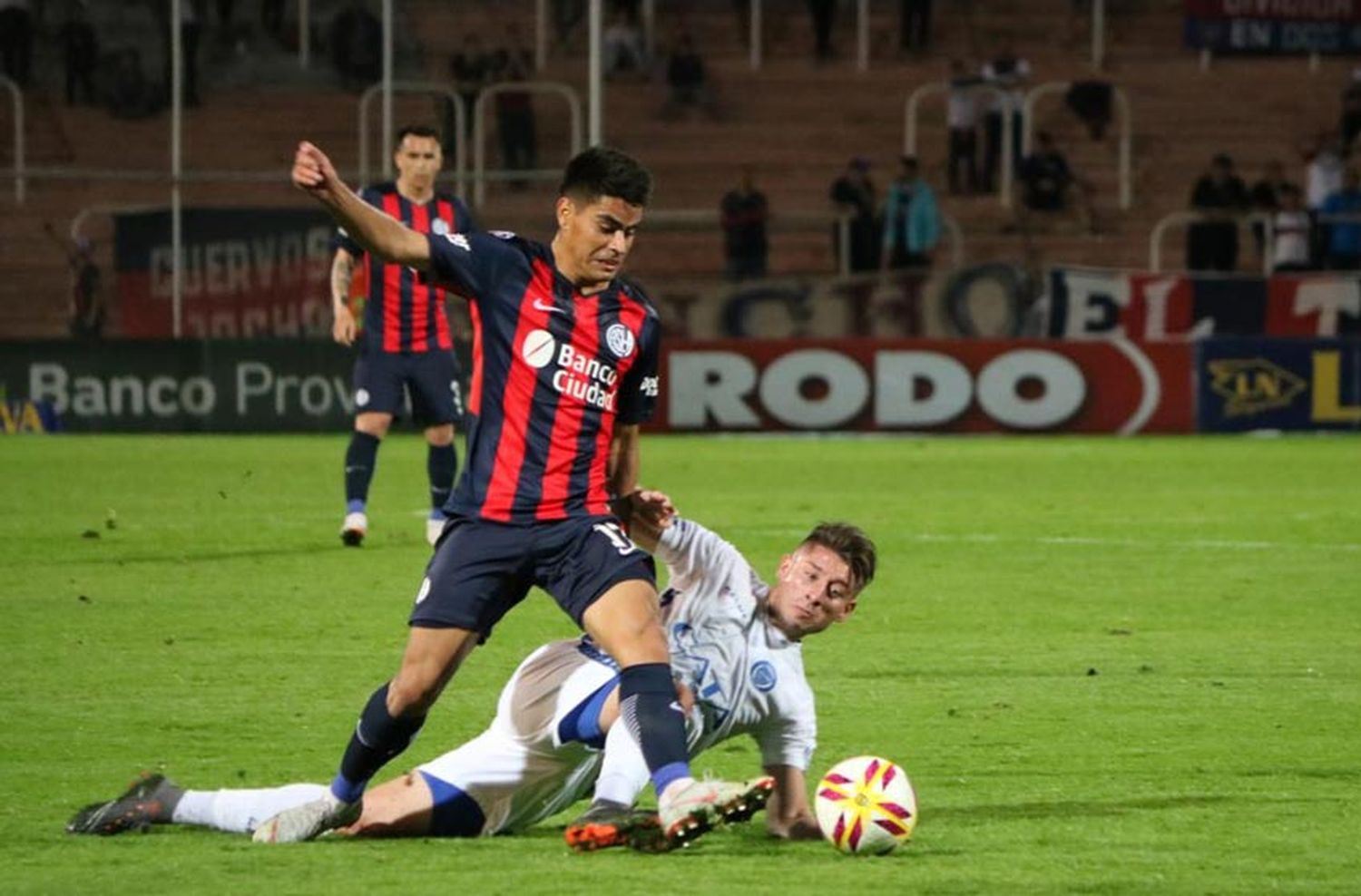 Godoy Cruz derrotó a San Lorenzo en la última bola de la noche