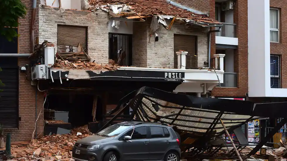 Así está la zona del trágico derrumbe del edificio sobre Bv. San Juan.