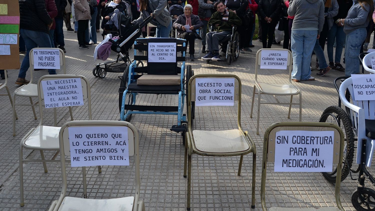 Lucecitas se manifestó ante una crisis que pide soluciones urgentes