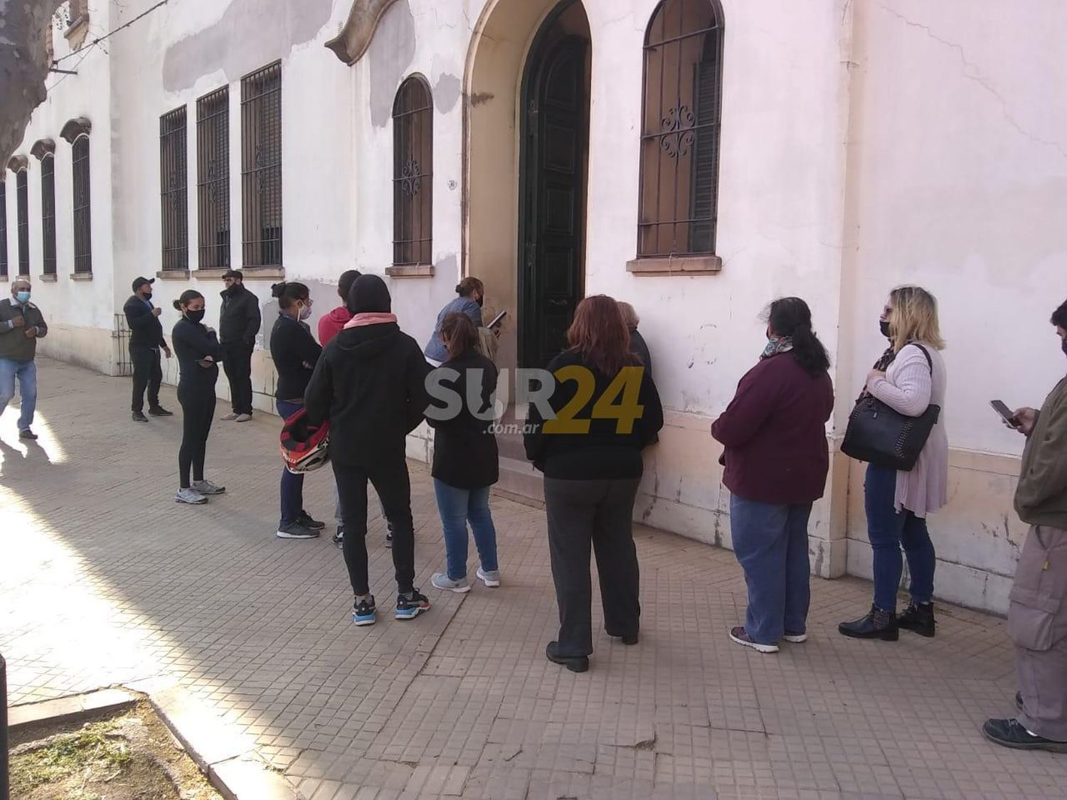 Elecciones 2021: para evitar colas fuera de las escuelas modificarán los protocolos 