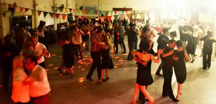 Clases a la gorra y milonga por el mes de la mujer  en el Club del Tango
