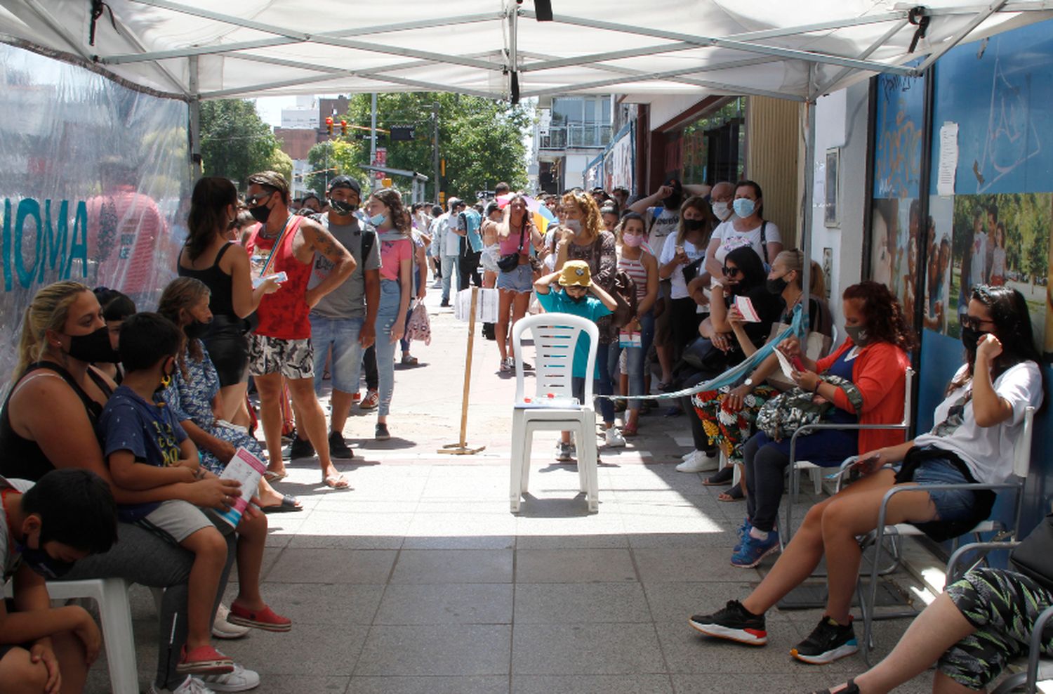 Aumento de casos COVID: "El Municipio no puede seguir esperando para abrir más centros de testeo"