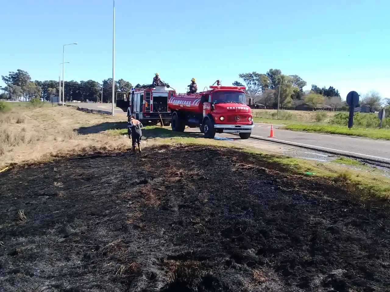 Bomberos extinguieron tres incendios en poco más de dos horas