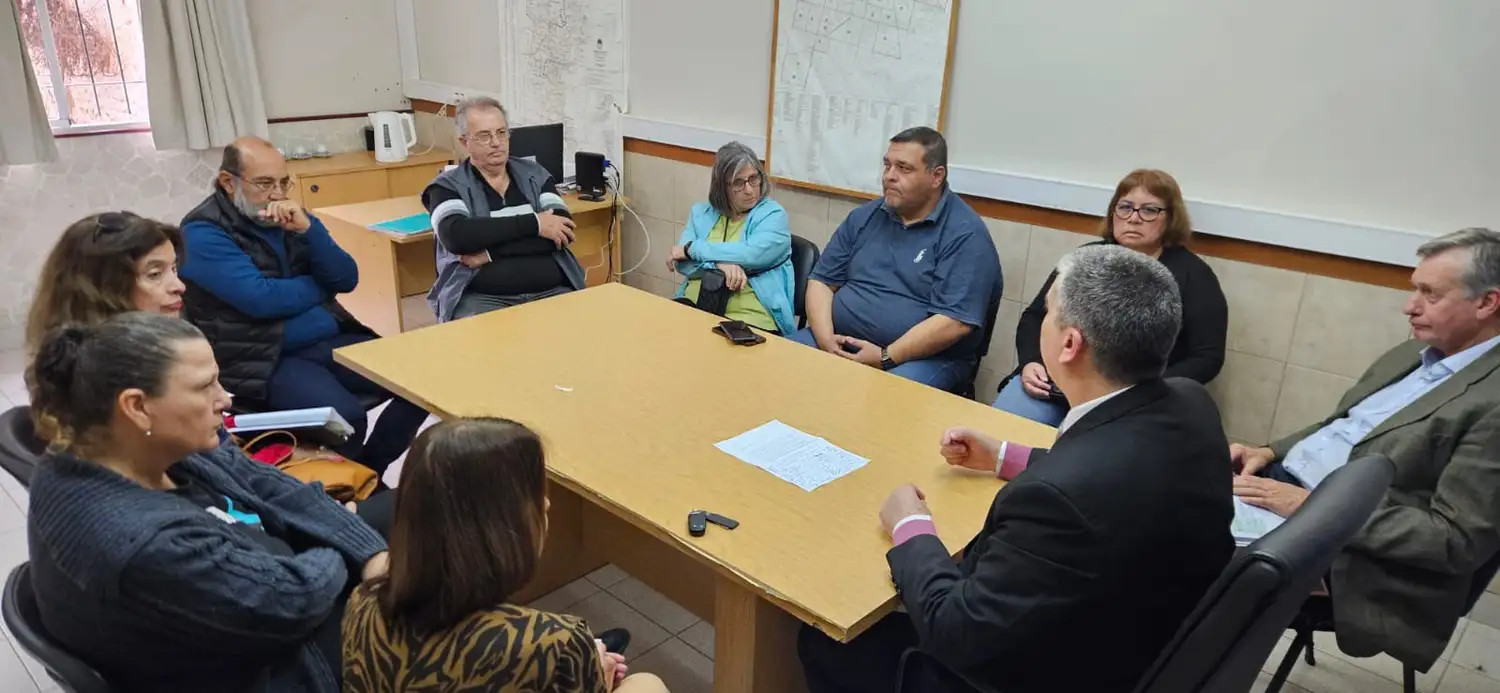 El Fiscal Regional de Rafaela se reunió con el presidente de la Federeción de Entidades Vecinales y representantes de tres barrios de Rafaela - 1