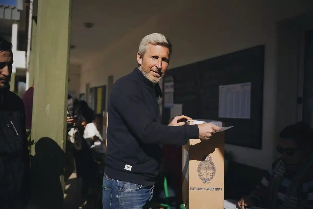 Frigerio votó en Villa Paranacito: "Protagonistas del futuro de nuestra provincia y del país"