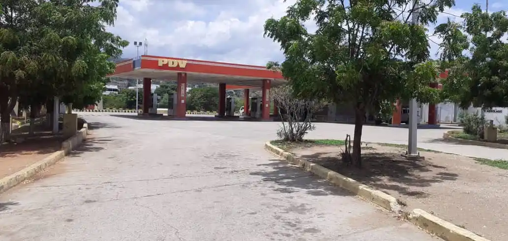 La escasez de gasolina llegó a Vargas y se acerca cada vez más a Caracas