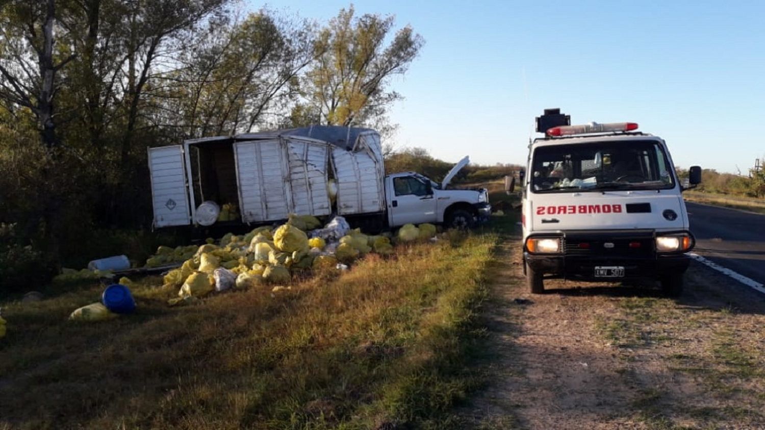 Volcó un camión que transportaba residuos médicos y sanitarios