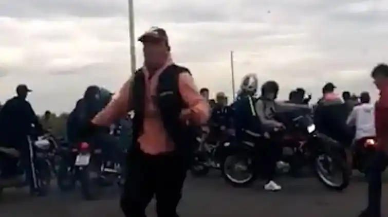 Con un arma obligaron a un automovilista a llevar un herido al hospital en Moreno: "Llevalo al guacho o te quemo"