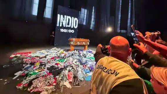 Una multitud se concentró para despedir al músico