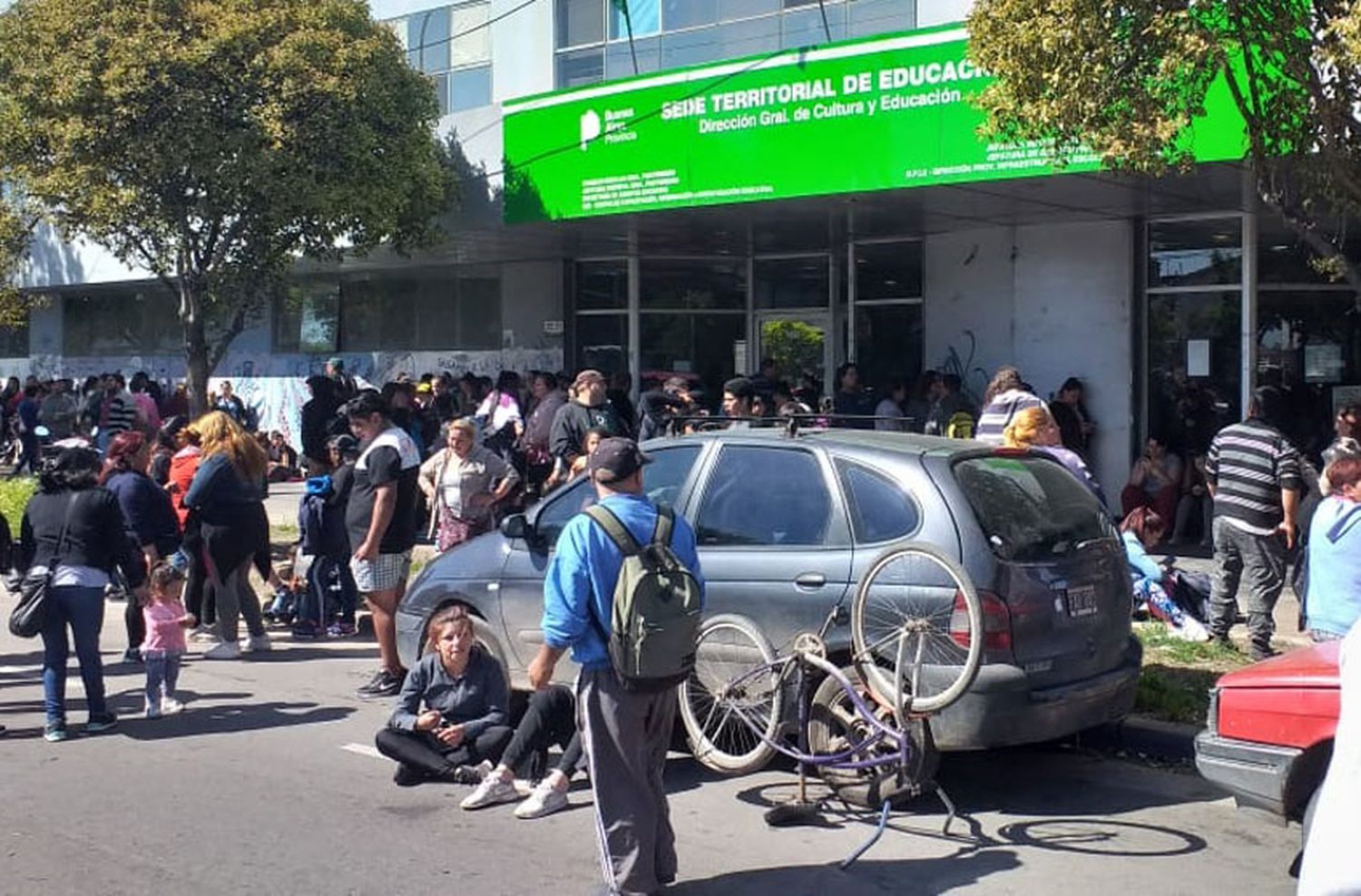 Consejeros escolares responsabilizan a la oposición por las agresiones de esta mañana