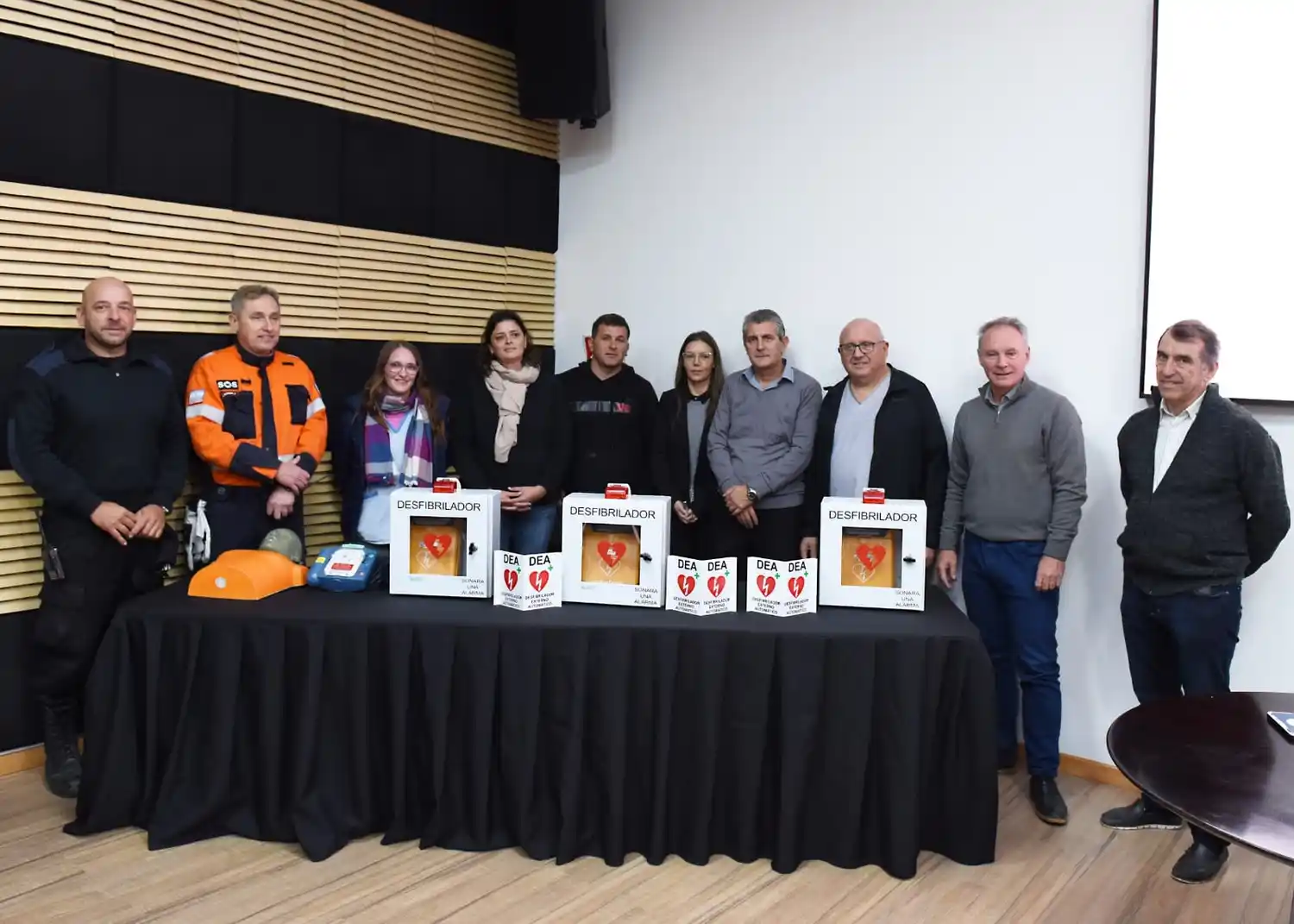 Instituciones de la ciudad recibieron desfibriladores adquiridos por el municipio