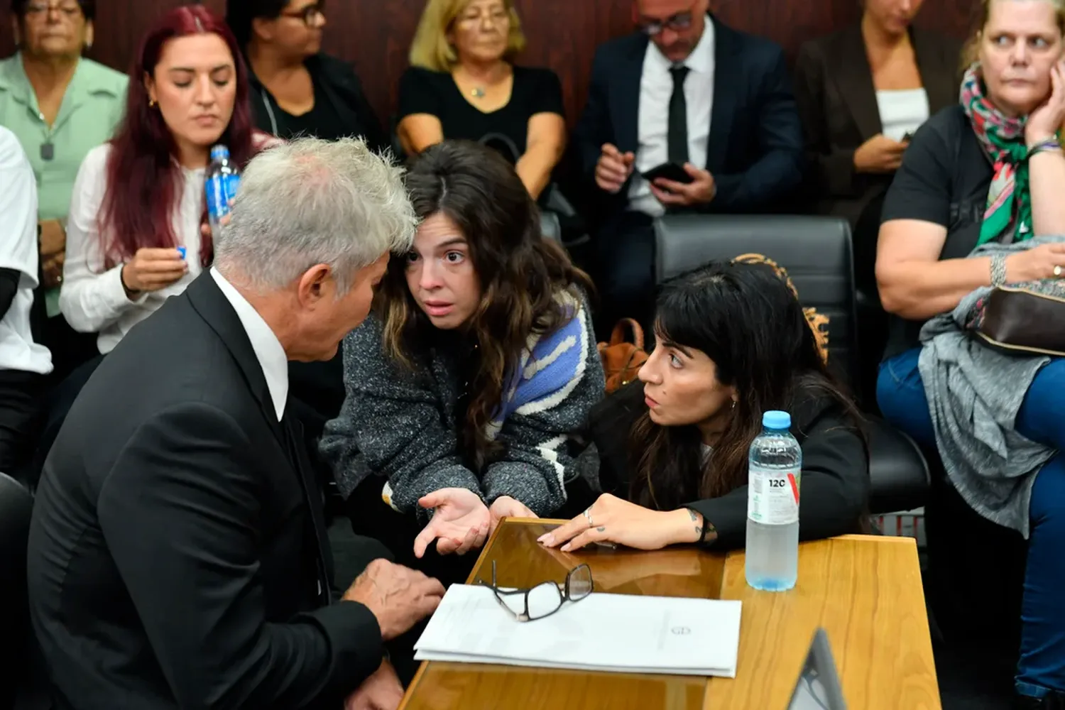 Dalma y Gianinna junto con su abogado, Fernando Burlando
