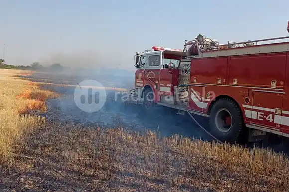 El calor y el viento factores que ayudan al fuego