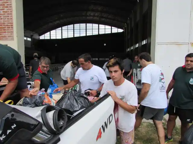 Con la llegada de las delegaciones también arribaron las donaciones de ropa y alimentos no perecederos que fueron entregados al Hogar de Zengo Kablan.