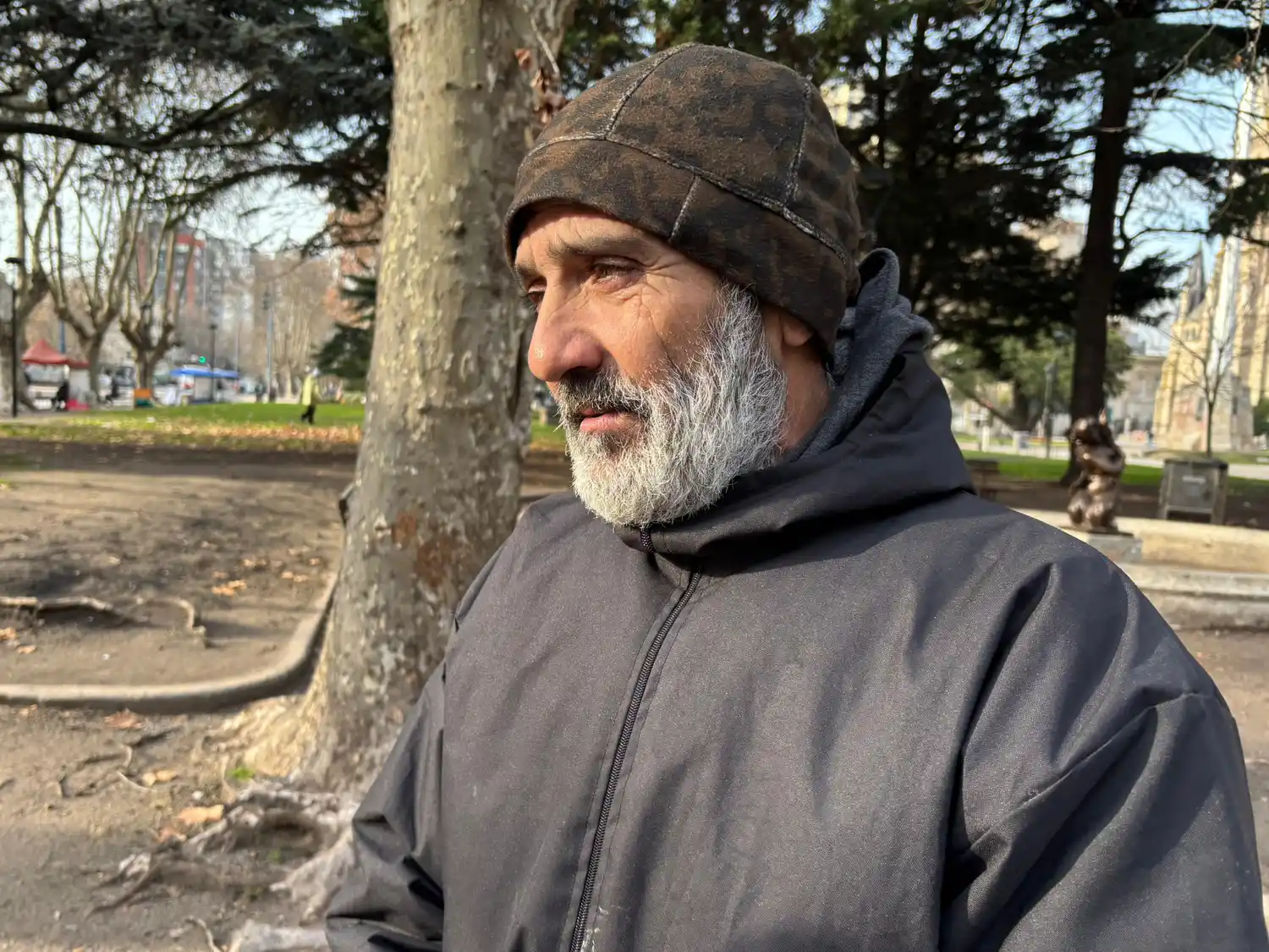 César es una de las tantas personas que actualmente se encuentran en situación de calle en Mar del Plata.