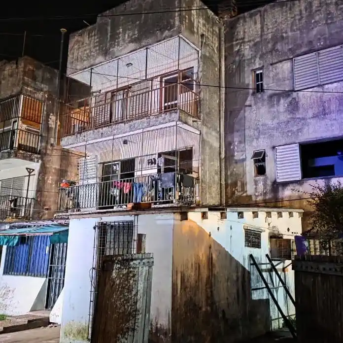 Trágico incendio en el barrio Dos Naciones de La Bianca: murieron dos niños y su padre está grave