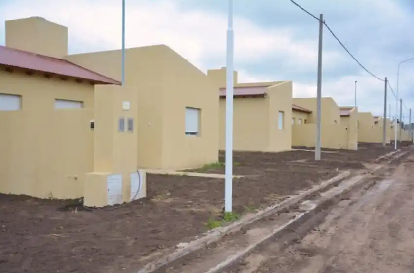 Simone entregó 20 viviendas y 31 créditos en Tandil