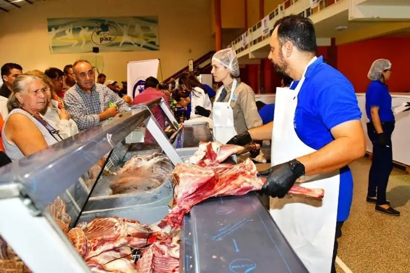 Se realiza la feria extraordinaria del Paippa con chivitos del oeste formoseño