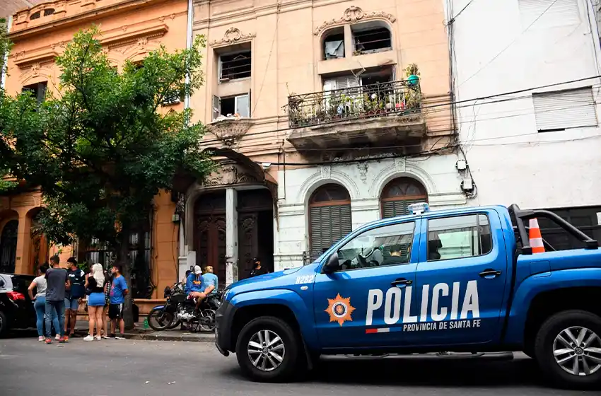 Hallaron sin vida a una joven de 21 años asesinada a puñaladas en una pensión del centro