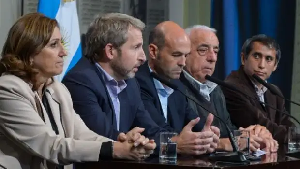 El Gobierno destinará casi $15.000 millones para subsidiar el transporte en el interior del país