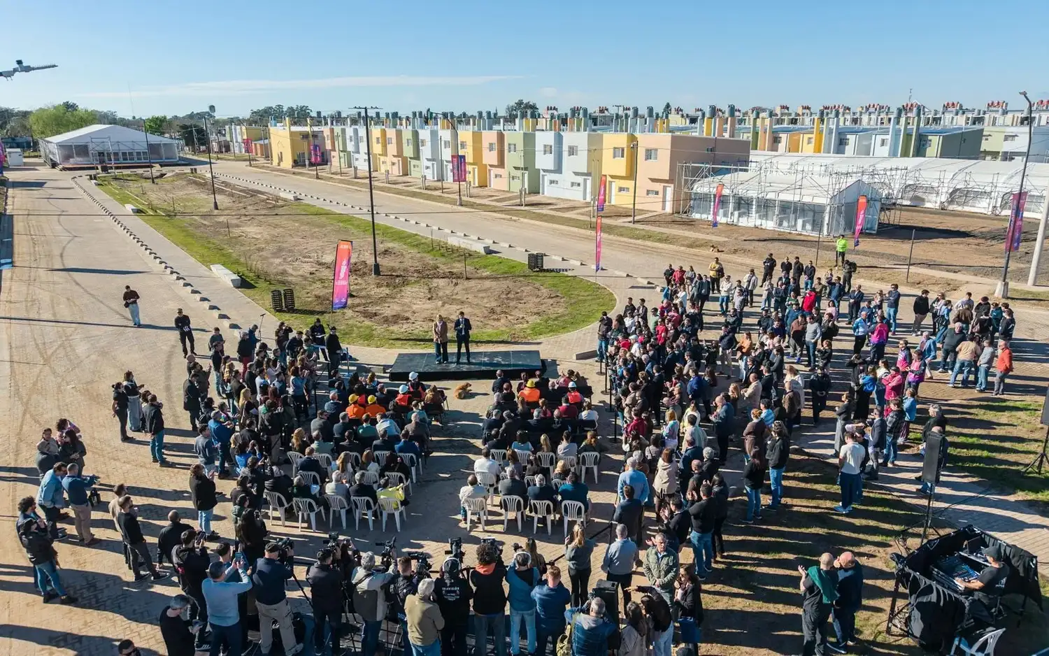 Pullaro inauguró la Villa Suramericana de Santa Fe: 346 viviendas que luego serán sorteadas entre familias - 4