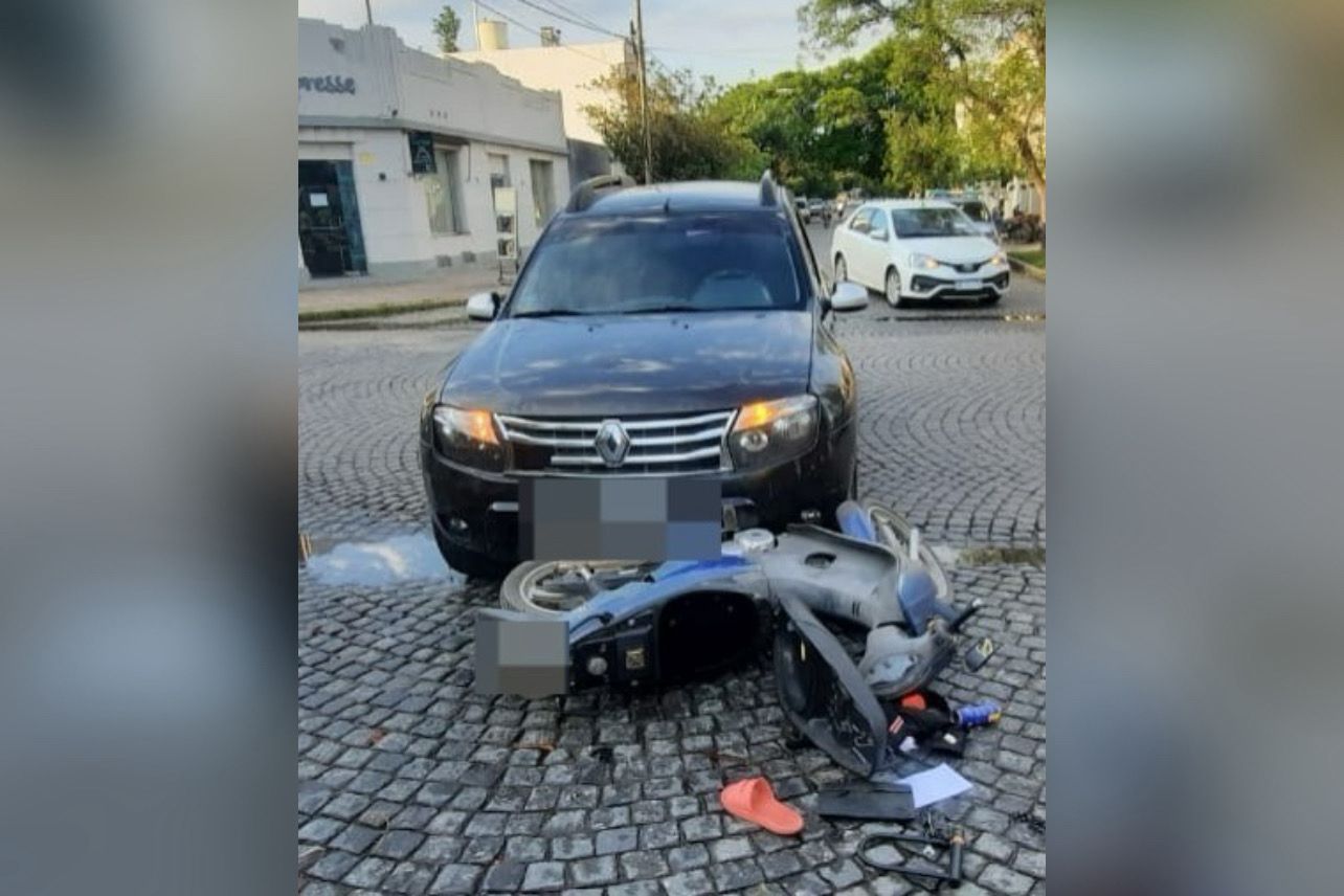 Dos ocupantes de una moto, lesionadas tras un choque