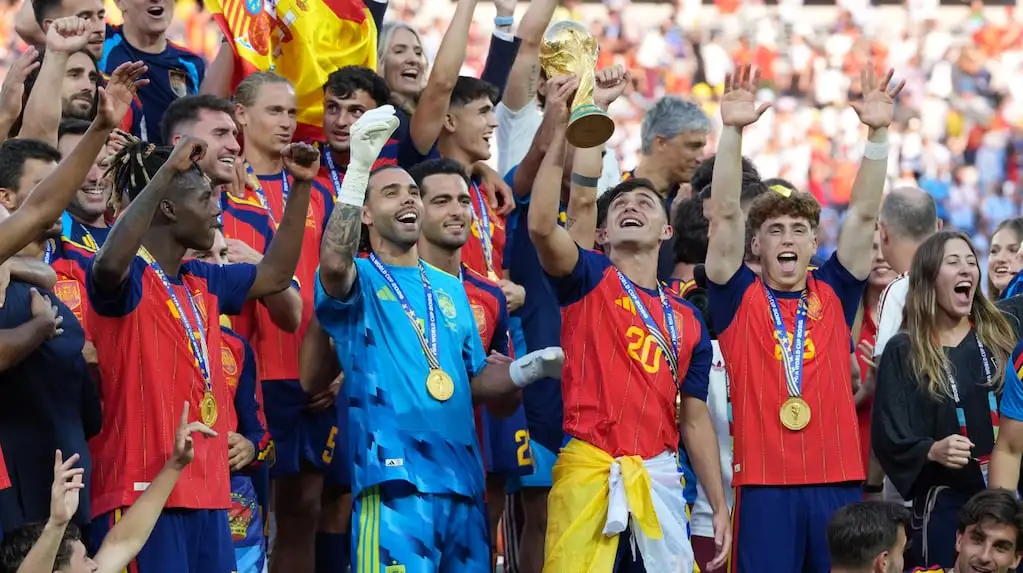 “Tuve la suerte de jugar con él, pero un año se me hizo corto. Me hubiese gustado estar muchos años más”, confesó el futbolista sobre su relación con Messi.