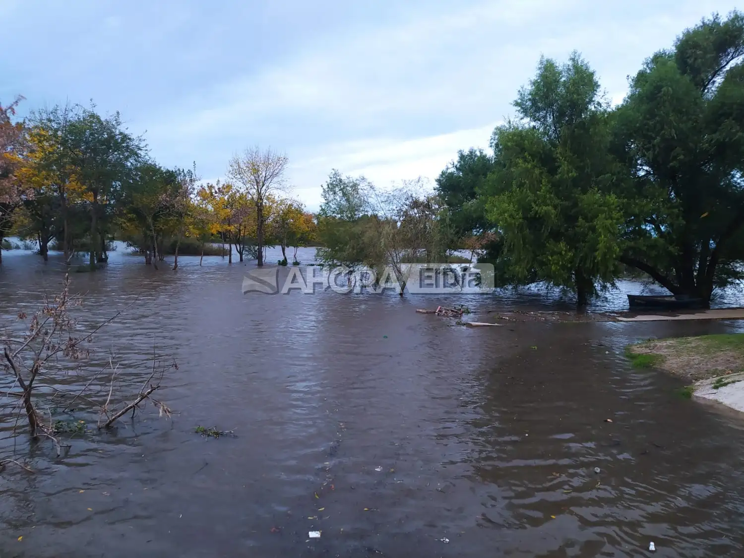 El río Gualeguaychú experimenta una repentina crecida