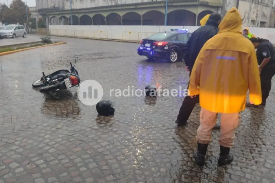 LLuvia y motoderrape: dos jóvenes debieron ser atendidos