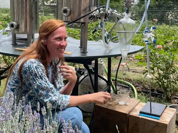 La química de lo cotidiano hecha perfume: Origo, fragancias naturales creadas en Tandil