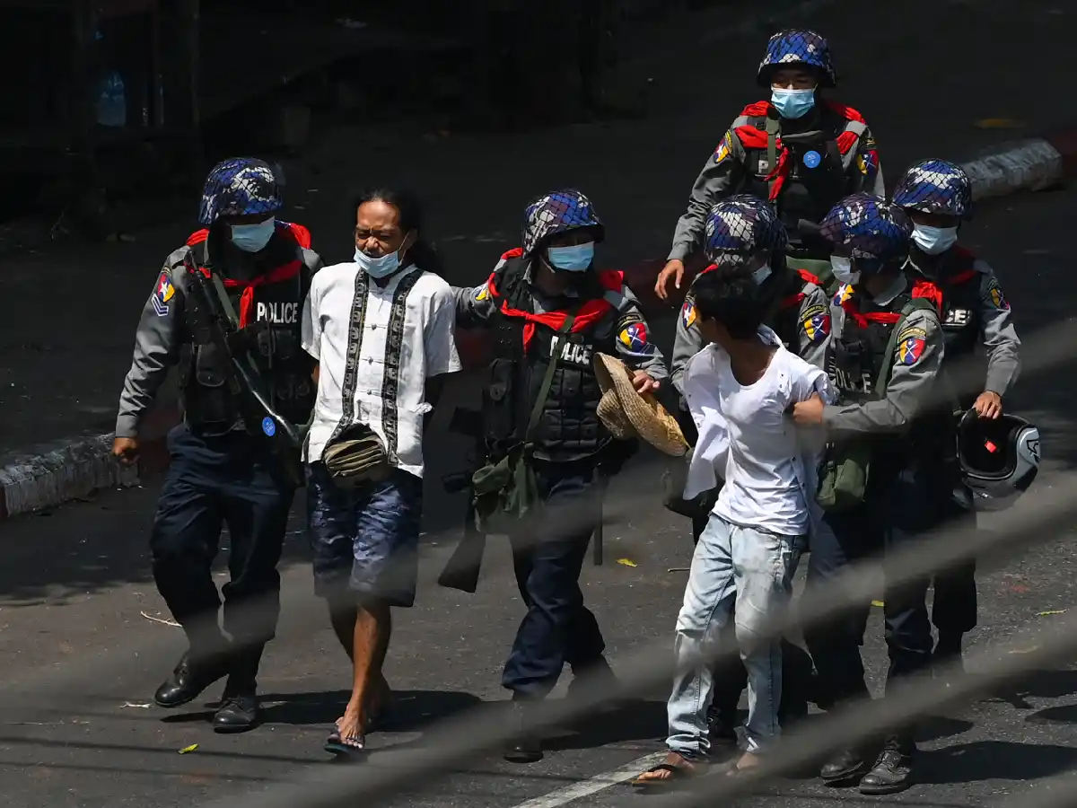 Nueva protesta contra la junta militar y represión en Myanmar, con periodistas detenidos