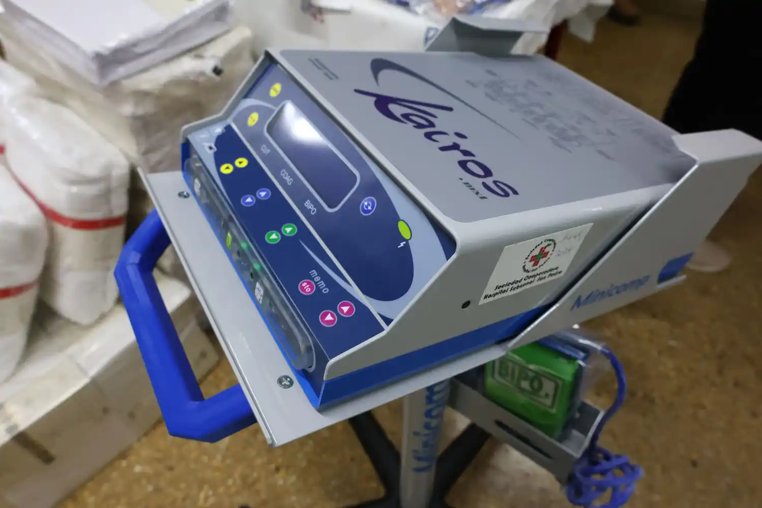 La Asociación Cooperadora del Hospital  entregó un electrobisturí para quirófano