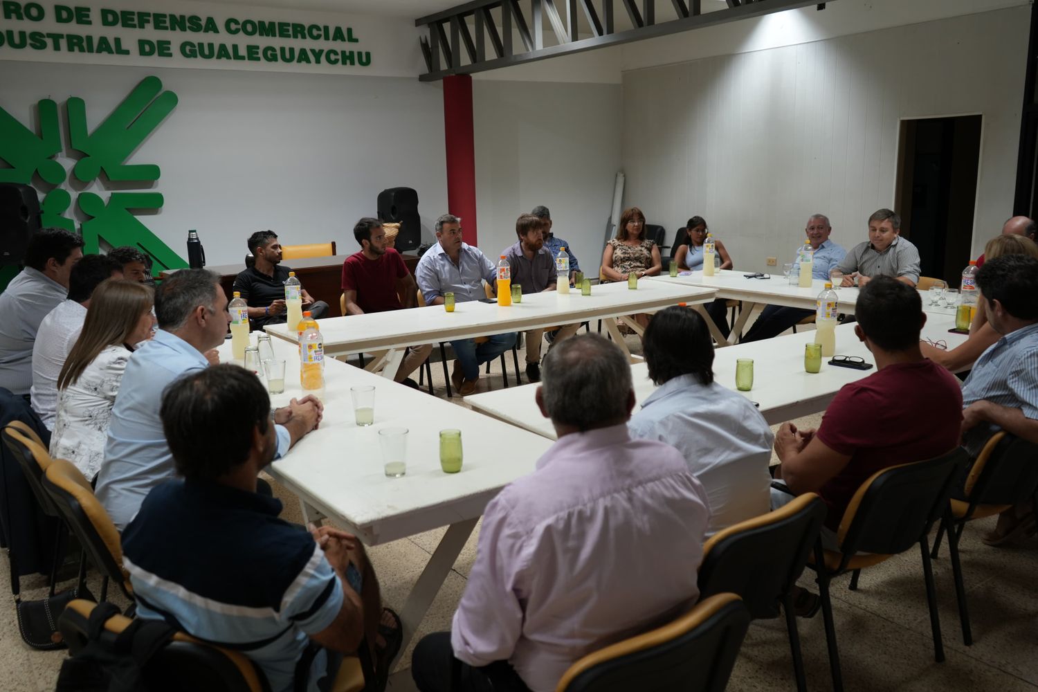 Encuentro entre la Comisión Directiva del Centro de Defensa Comercial y el intendente Davico