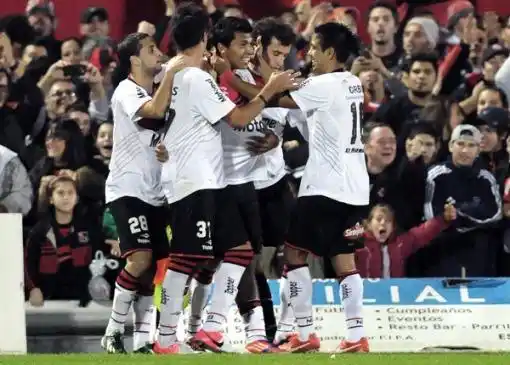 Los suplentes de Newell’s aplastaron a los de Boca y mantuvieron la punta