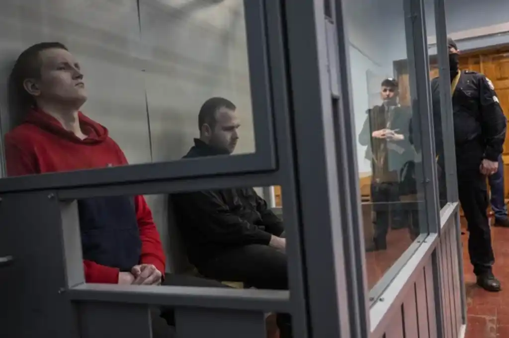 Condenan a 11 años de prisión a soldados rusos por bombardear pueblos ucranianos