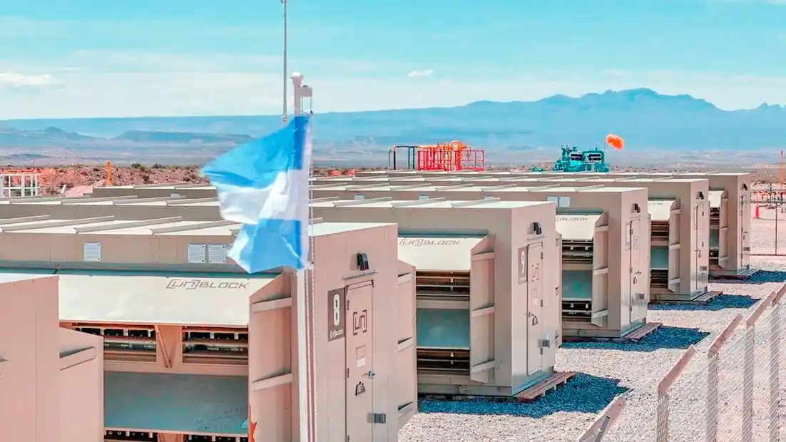 Los centros de minado de cripto monedas en Vaca Muerta y alimentados por el gas que se venteaba Imagen: 1/2
