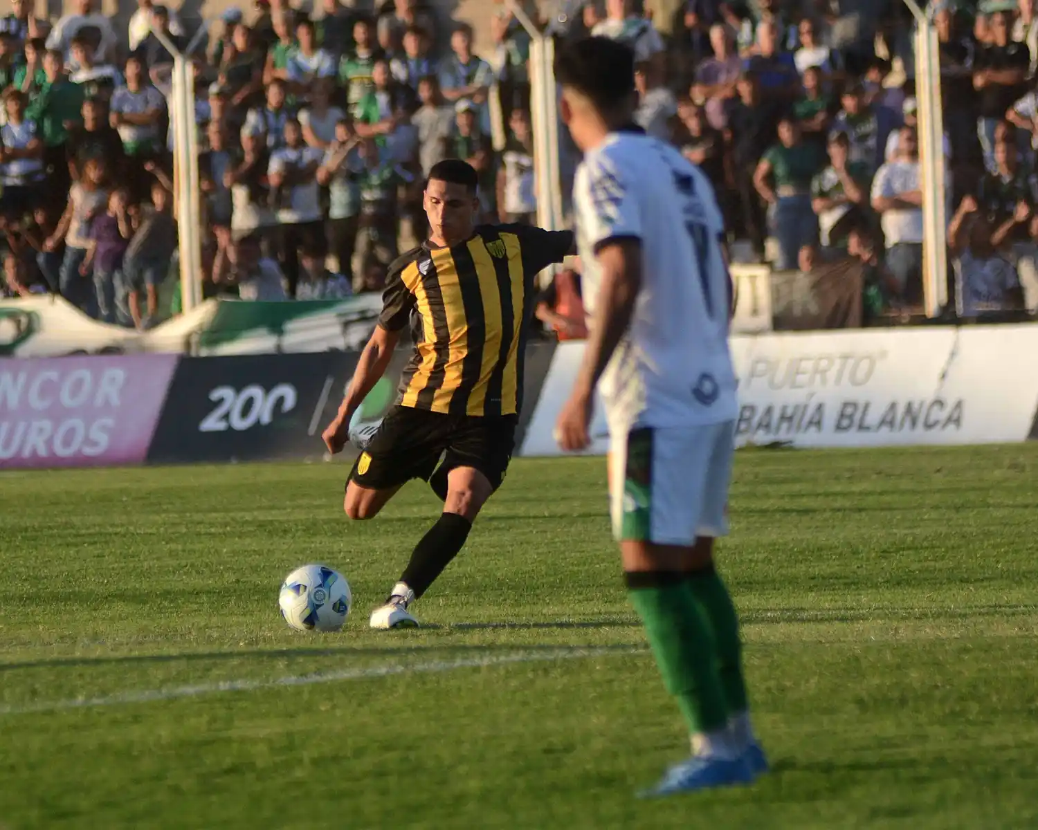 Ola es uno de los mediocampistas de Santamarina.