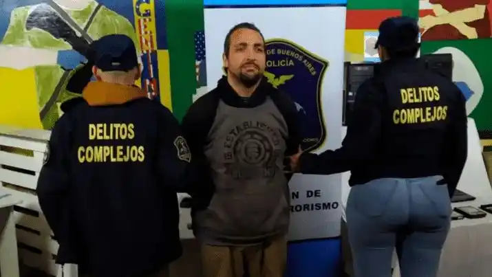 Detienen a un "libertario" en un centro neonazi por "celebrar" el atentado contra Cristina