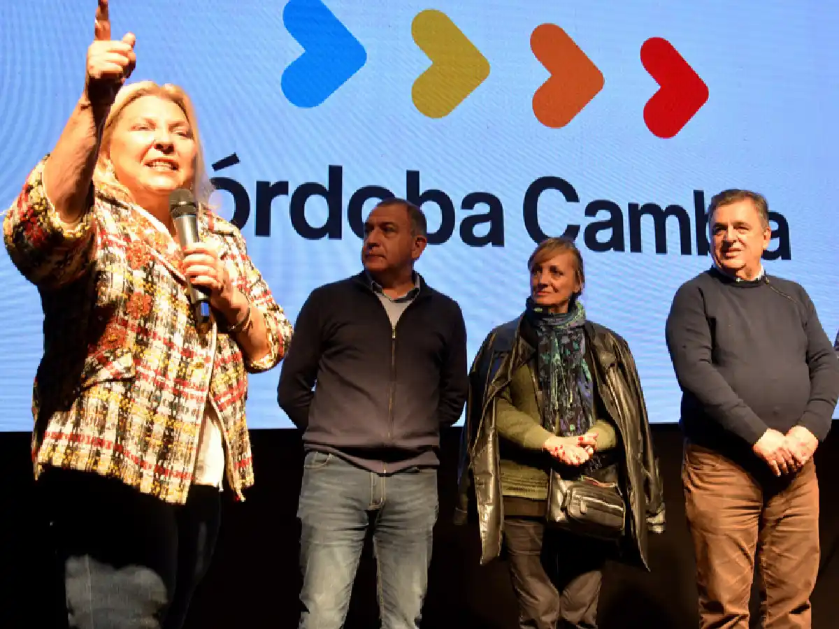 Carrió acompañó a Negri y pidió perdón a los cordobeses por las "metidas de pata"