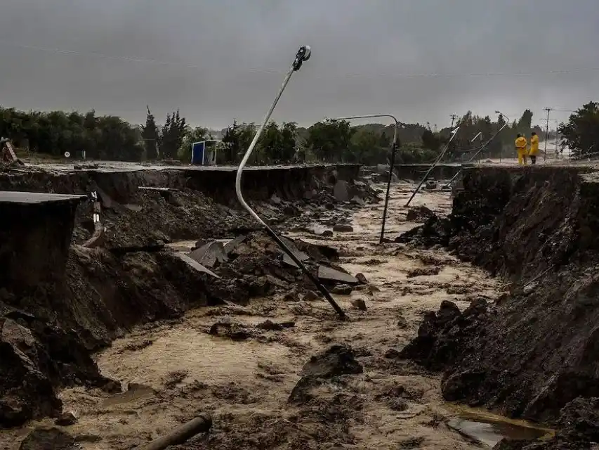 Recomiendan a los vecinos evitar salir de sus hogares.