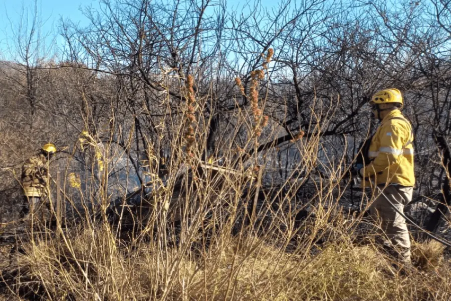 Bomberos controlaron dos incendios en Valle de Punilla