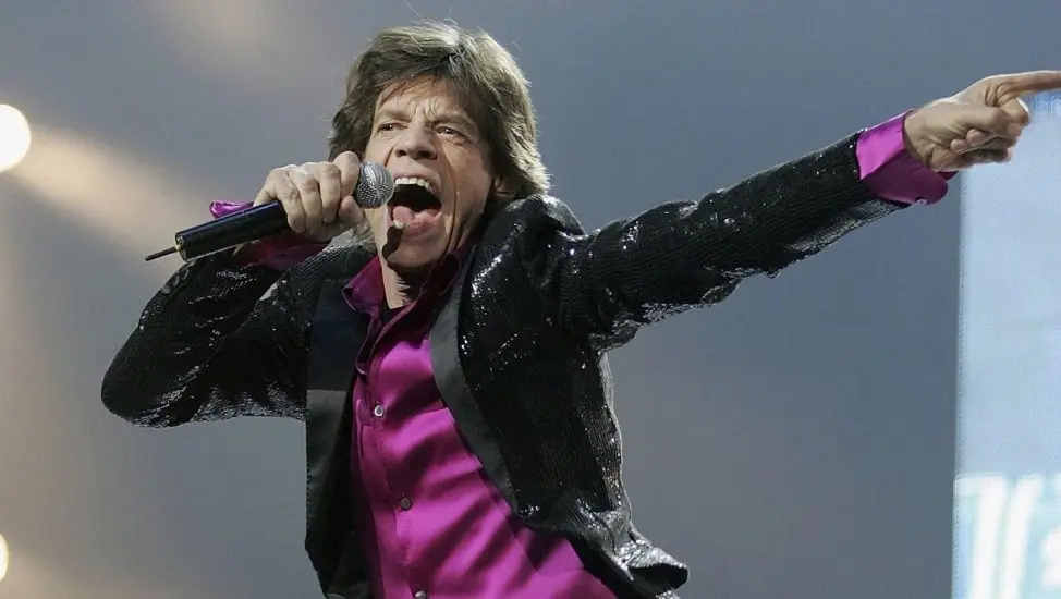 Jagger saltó y bailó a un mes de su operación de corazón