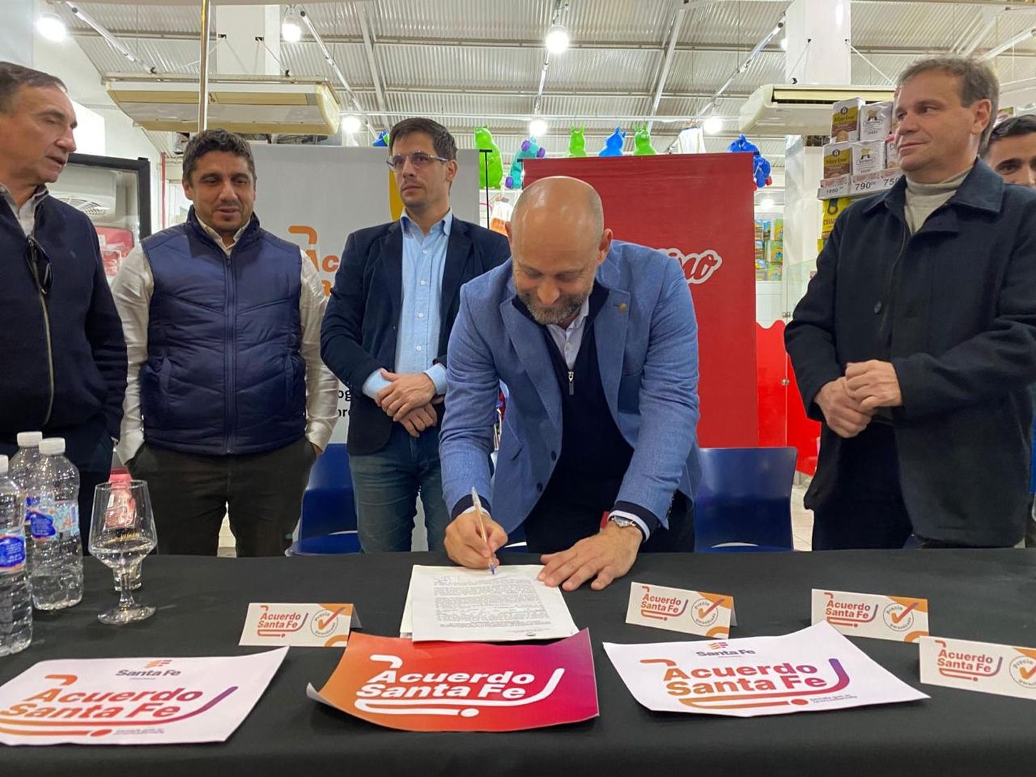 Desde hace 6 meses, el Gobierno de la Provincia lleva adelante esta iniciativa junto a productores, distribuidoras, supermercados y autoservicios,.