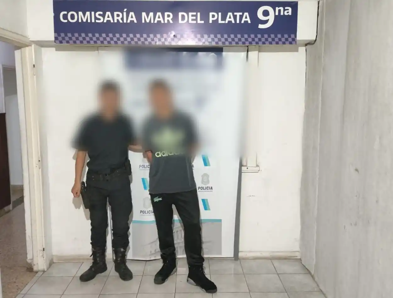 El hombre fue detenido a los pocos metros por la policía.