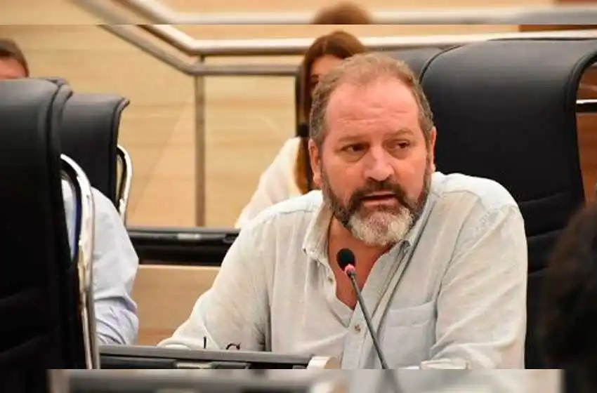 Piden reforzar las frecuencias de colectivos por la mañanas ante la multitudinaria entrega de las tarjetas alimentarias