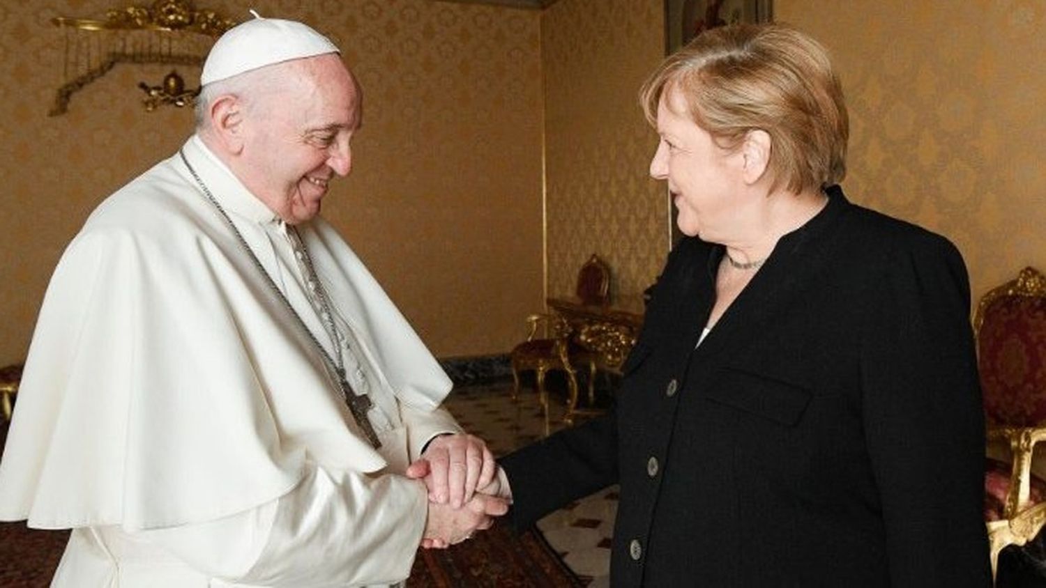 El papa Francisco recibió a Angela Merkel en el Vaticano