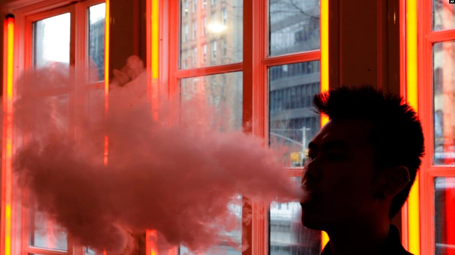 Prohíben la venta de cigarrillos electrónicos en México