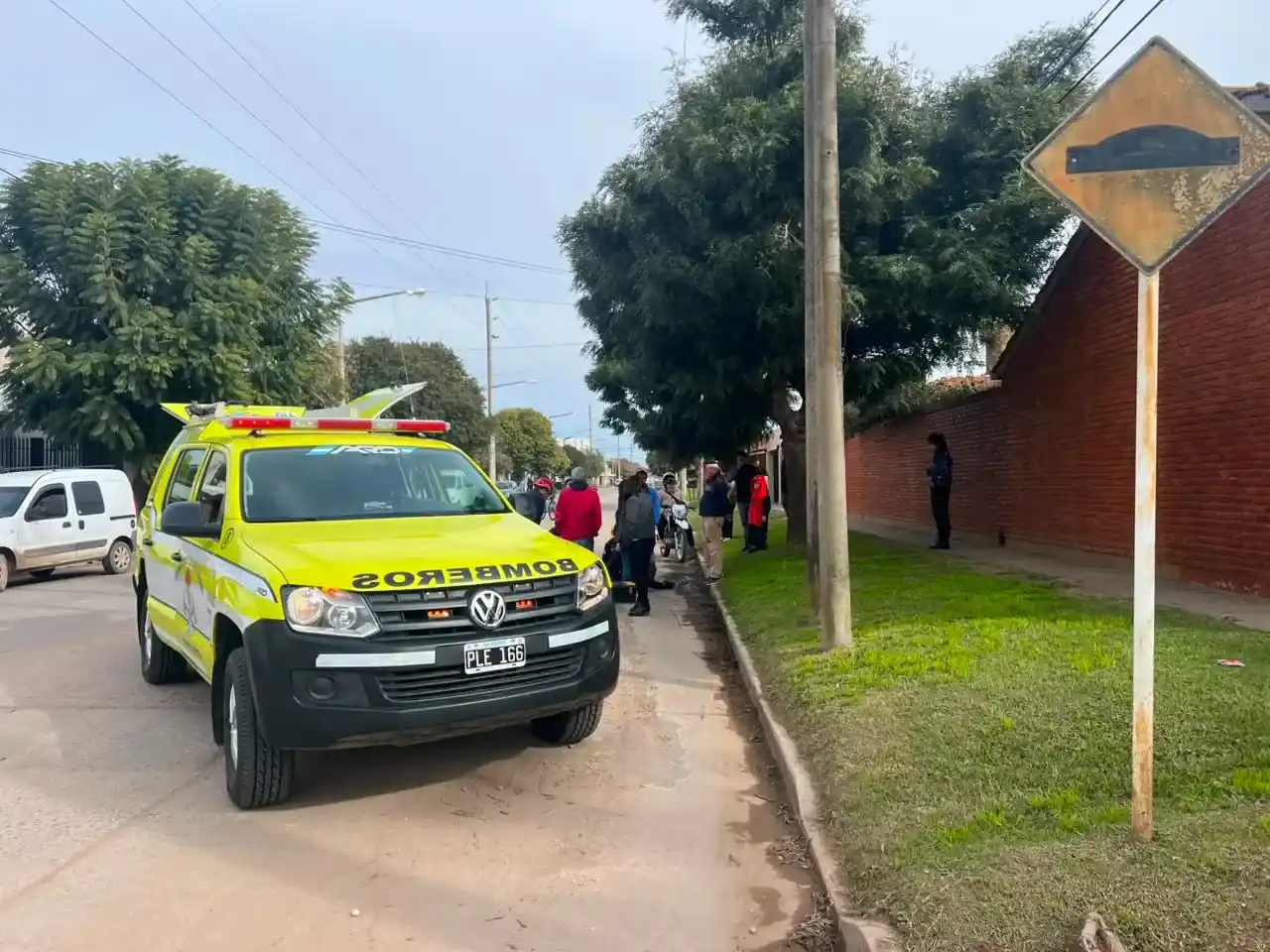 Bomberos atendieron a los motociclistas.