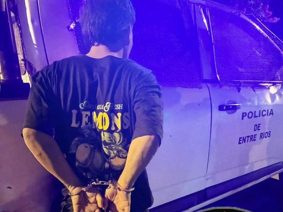 Detienen a un joven por incendiar un automóvil